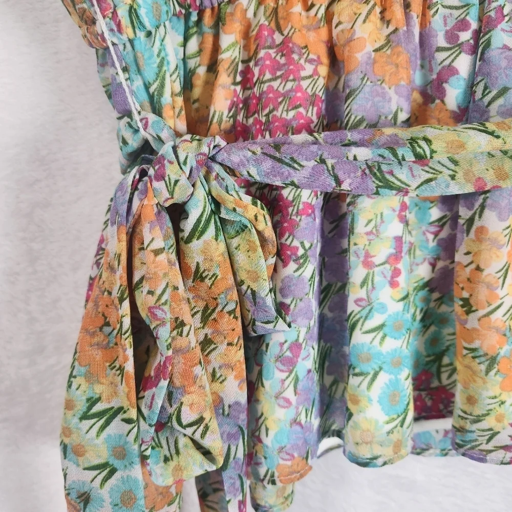 SO short sleeve V-neck floral spring top with flutter sleeves & peplum hem Small